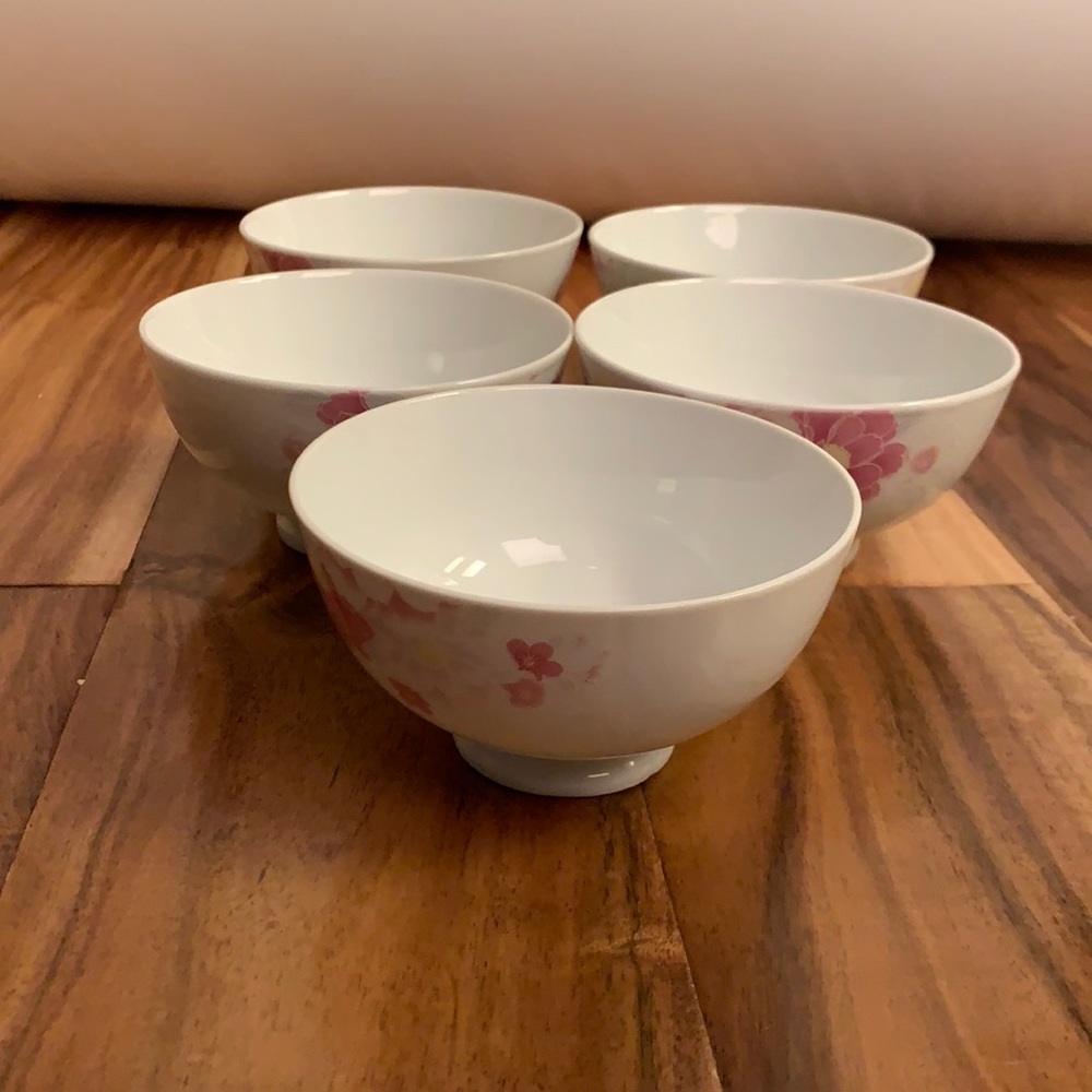 5 small soup bowls